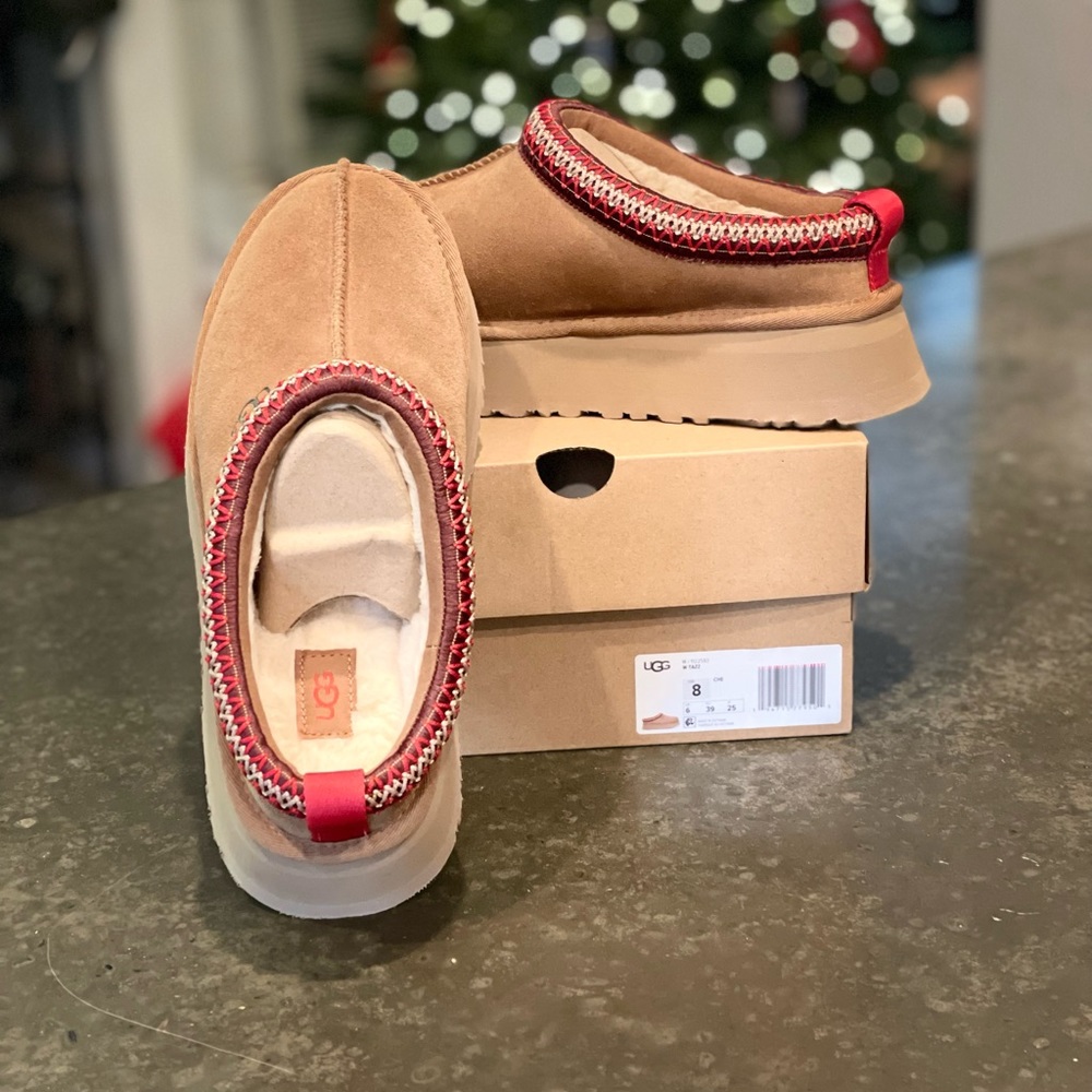 UGG Women’s Tazz Size 8 in Chestnut
